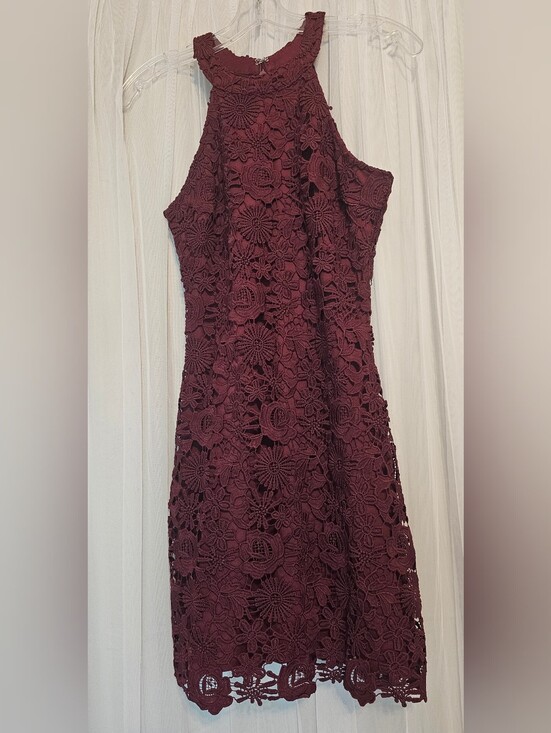 Lulus Dresses & Skirts - Lulus Sleeveless Burgundy Lace Halter Dress Size Small